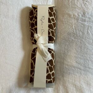 Rylee and Cru Swaddle - giraffe print 🦒